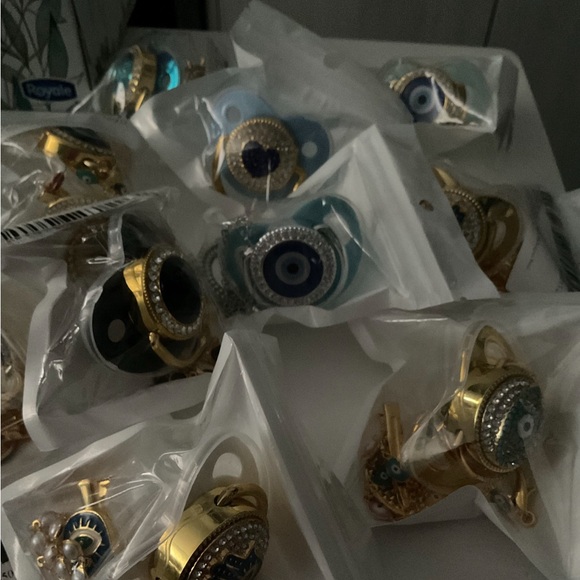 MYSTERY GIFT BAGS - Picture 8 of 12